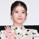 馬場ふみか、美デコルテ輝くオフショルドレス姿「上品で素敵」「さすがのスタイル」の声 画像