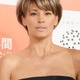 “出会って10日婚”梅宮アンナ「右胸がなくなって初めて水着姿に」ハネムーンショット公開 画像