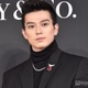 新田真剣佑、芸能界入りのきっかけとなった憧れの人物告白「完コピして真似してた」 画像