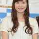 皆藤愛子、“ギリギリ”ミニ丈で美脚スラリ「びっくりした」「セクシー」の声 画像