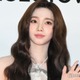 aespaカリナ、黒髪ぱっつんヘアで雰囲気ガラリ「新鮮で可愛すぎ」「ビジュ爆発してる」の声 画像