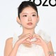 IVEレイ、雰囲気一変のカーリーヘア話題「お人形さんみたい」「何でも似合う」 画像