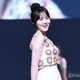 本田紗来、へそ出し×眼鏡コーデに視線集中「印象変わる」「大人っぽい」 画像