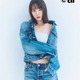 吉岡里帆、美しいデコルテ＆ほっそりお腹がチラリ！色っぽいデニムスタイルで魅せる 画像