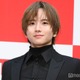 板垣李光人、“海外MV初出演で話題”韓国グループのライブ観覧していた メンバーとの密着ショット公開に反響 画像