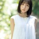 日向坂46大野愛実、ほっそり美腕を見せたワンピースSHOT披露！夏景色の中で透明感と儚さがあふれる 画像