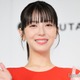 浜辺美波、初のすっぴんカット撮影で意識していた肌ケア法明かす「乾燥がとにかく大敵」【25】 画像
