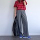 【ユニクロ】赤ポロが主役。グレー合わせでこなれる大人カジュアルコーデ【40代の毎日コーデ】 画像