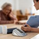 知らないと泣きを見る。「要介護認定調査」で失敗しないために、事前におさえておくべき３つのポイント 画像