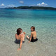 新山千春、家族で沖縄・座間味島へ！美ボディ際立つ水着SHOTには「スタイルの維持も完璧」「綺麗な背中」の声 画像