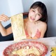 “大食いインフルエンサー”食いしん坊女子 りっかちゃん、グラビア初挑戦 ビキニ姿での満腹ショットも 画像