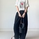 クールにオシャレに決まる「フォトTシャツ」。お手本にしたいリラクシーな大人の着こなし【40代の毎日コーデ】 画像