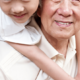 忘れっぽい70代の祖父…すると孫が”とあるお土産”を持ってきて⇒祖父「こんなの孫しかくれない」家族全員が爆笑 画像