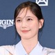 本田翼、ブルーサファイア光る腕時計×爽やかワンピ姿で登場 “お守りのような存在”語る 画像