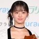 中島瑠菜、ミニ丈ワンピから美脚披露 19歳の誕生日直前の受賞に笑顔「少し早めのプレゼント」【第21回クラリーノ美脚大賞2025】 画像
