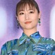 大塚愛、スリットワンピから美脚チラリ「映えてる」「スタイル良い」の声 画像
