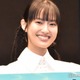 恒松祐里、膝上ミニで美脚スラリ「スタイル抜群」「妖精みたい」と反響 画像