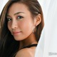 カリスマトレーナーAYA、美腹筋全開チューブトップ姿「憧れの体型」「ギャルっぽさが可愛い」の声 画像