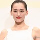 綾瀬はるか、飾らぬ姿でヘルシー美脚披露「引き込まれる」「素敵」の声 画像