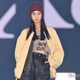 玖瑠実、シャツ前結びで美ウエストのぞく ストレートヘアに釘付け【ガルアワ2025AW】 画像