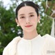 波瑠、美脚際立つスーツ姿「フェイクマミー」入学式ショットに反響続々 画像