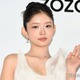 IVEレイ、ニットノースリーブ×デニムパンツで抜群スタイル披露「理想」「漫画の主人公みたい」と反響 画像