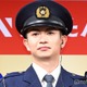 綱啓永、警察官姿で登場「お酒があったらどれだけよかっただろう」大物俳優との撮影振り返る 画像