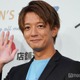 大倉士門、イケメン弟とともに祖母の米寿お祝い 密着3ショットに「兄弟そっくり」「みんな笑顔が素敵」の声 画像