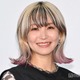 LiSA、ニーハイ網ソックス×ミニスカ衣装で美脚披露「クールでお洒落」「スタイル抜群」の声 画像