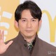 岡田准一「会いたかった」M-1王者と初対面 メンバーカラー「譲ります」発言で翻弄させる 画像