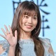 元AKB48メンバー、美脚際立つチェックミニスカ衣装ショット公開「スタイル抜群」「キラキラアイドル感」と反響 画像