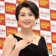 藤原紀香、美脚際立つスカート姿に絶賛の声「抜群のスタイル」「足元まで完璧な美しさ」 画像