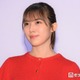日向坂46森本茉莉、膝上丈スカートから美脚スラリ「色白で綺麗」「天使」と絶賛の声 画像