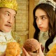 吉田鋼太郎＆八木莉可子、ゴージャスな王と姫に変身 ファミマ新CMでシュークリームに悶絶 画像