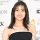 芳根京子、クロップドトップスで美ウエストチラリ「眼福すぎる」「見惚れるほど綺麗」と反響 画像