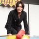 Aぇ! group「おそ松さん」イベントで大暴れ 佐野晶哉＆正門良規“だるまの上で謝罪”に総ツッコミ 画像