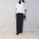 低身長さんでもバランス美人！白のドッキングＴシャツで作るモノトーンスタイル【40代の毎日コーデ】 画像