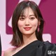 山下美月、膝丈スカートからスラリ美脚際立つ「膝下が長くて綺麗」「透明感半端ない」の声 画像