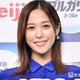 1児の母・鷲見玲奈、ミニスカゴルフウェアから美脚スラリ「上品でとってもお似合い」「スタイルの良さが一層際立つ」の声 画像
