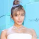 ローラ、美ボディ全開のビキニ姿 “プチ夏休み”満喫ショットに「健康的なスタイルに憧れ」「手脚が長すぎる」と反響 画像