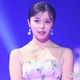 人気クリエイター・おさき、ほっそり二の腕＆美肩全開のタンクトップコーデに反響「爽やかだけど色っぽい」「タトゥーシール可愛い」 画像