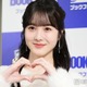 本田紗来、スラリ美脚際立つミニドレス姿「大人っぽい」「立ち振る舞いがモデル」と反響 画像