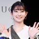 足立梨花、ミニスカから美脚際立つディズニーショット「スタイル良すぎ」「無邪気で可愛い」と反響 画像