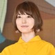 花澤香菜、美脚のぞくハーフパンツ衣装ショット公開「上品で可愛い」「スタイル抜群」と反響 画像