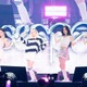 aespa、日本ファンミーティング開催 “サマースクール”コンセプトで魅了・新曲サプライズ初披露も 画像