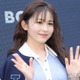 久間田琳加「大好きな野球観戦」ほっそり二の腕際立つノースリコーデに絶賛の声「脚長すぎ」「大人カジュアルおしゃれ」 画像