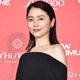 長澤まさみ、美背中ざっくり白ドレスショット公開「見返り美人」「まるで女神」と反響 画像