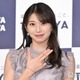 元モー娘。牧野真莉愛、美脚際立つミニスカコーデで東京ドーム降臨「黒コーデが緑に映えてる」「圧巻のスタイル」の声 画像