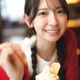 日向坂46金村美玖、“あーん”する彼女感あふれる赤ニット姿 2nd写真集先行カット第4弾解禁 画像