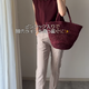 落ち着いた配色が洗練。40代のための「シックカラー×上品カジュアル」スタイル 画像